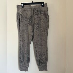Lululemon Warm Down Jogger Women’s Sz 12 Pants 7/8 Length Thread Dye Rover Black